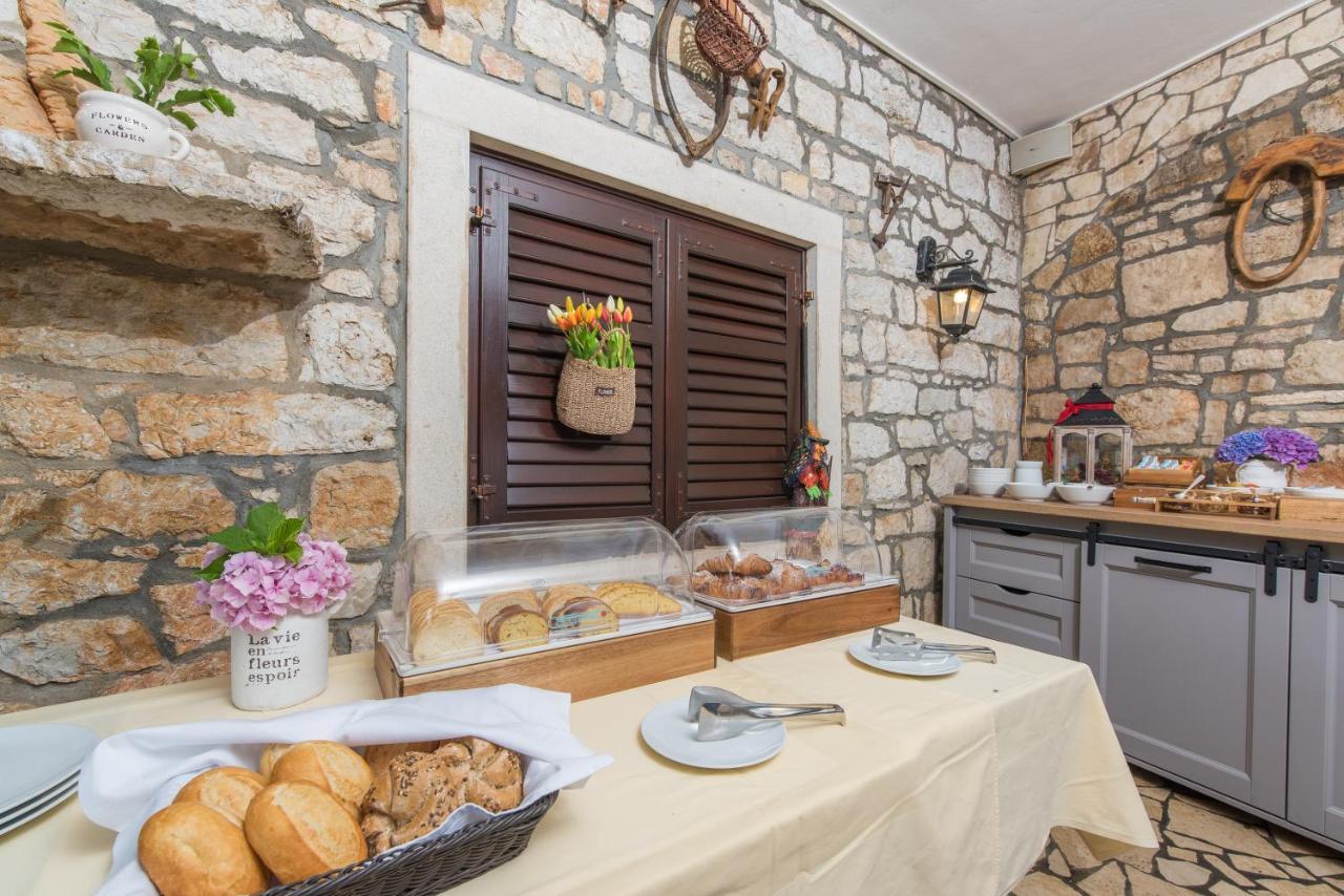 Bed & Breakfast Daniela Veleniki Exterior photo