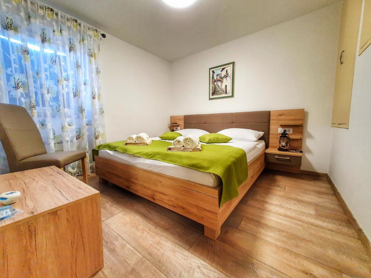 Bed & Breakfast Daniela Veleniki Exterior photo