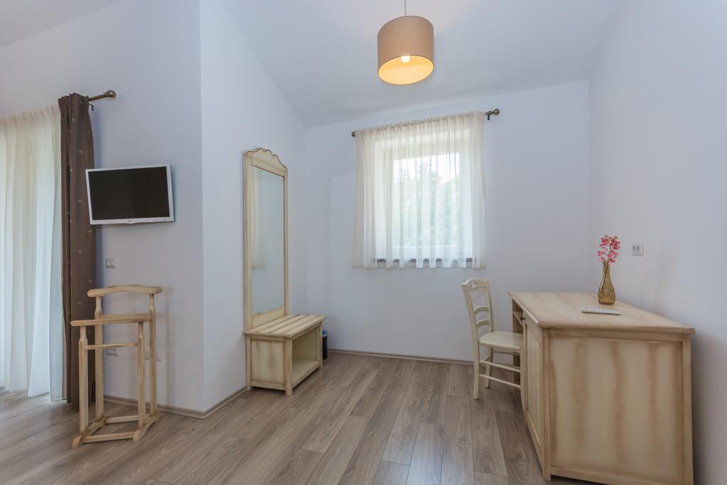 Bed & Breakfast Daniela Veleniki Exterior photo